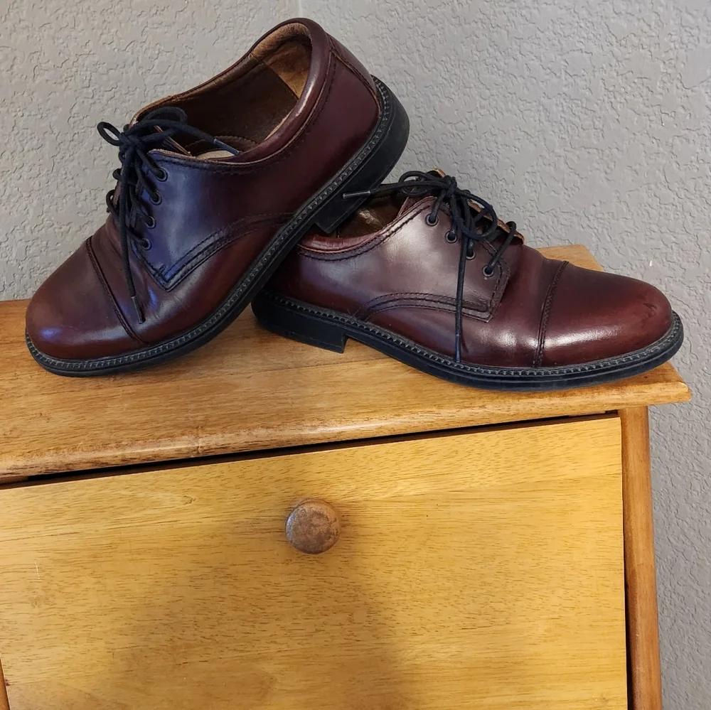 Dockers Men's Brown Leather Oxfords with Cap Top‎ Dress Shoes, Size 9M
